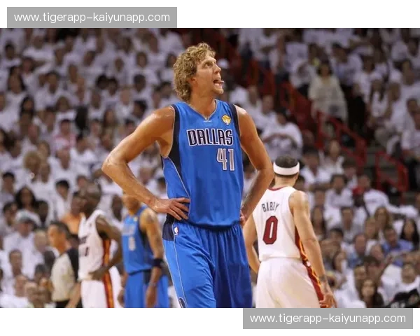 圣战之巅：当热火遇上小牛，那场关于救赎与荣耀的圣诞冰火歌